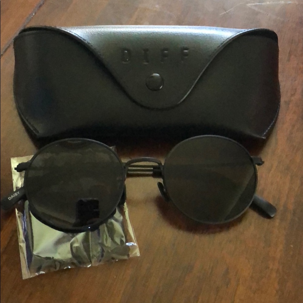 Brand new diff daisy sunglasses